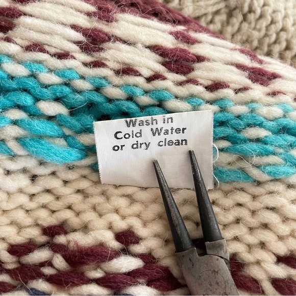 Amazing Hand Knit Wool Chunky Knit Cardigan Unisex One Size Fair Isle Ecuador - Picture 10 of 10